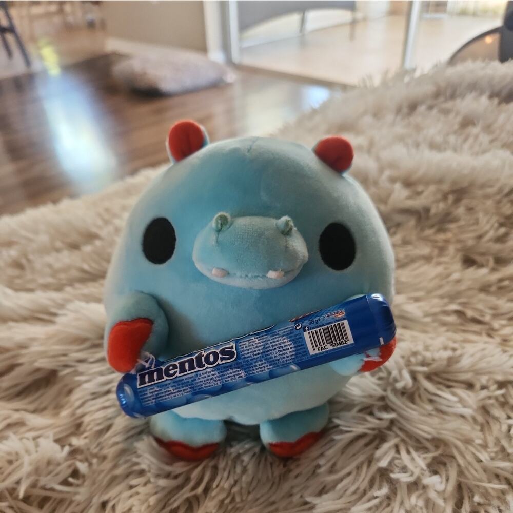 Zuru Mini Brands Snackles Hugh Mentos Blue Hippo 5” Mystery Plush Toy Series 1